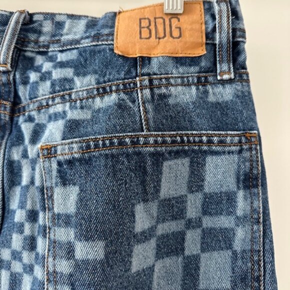 Urban Outfitters Jeans Mens Blue 32x32 Bow Fit Checkerboard Dark Wash Denim - Picture 4 of 5